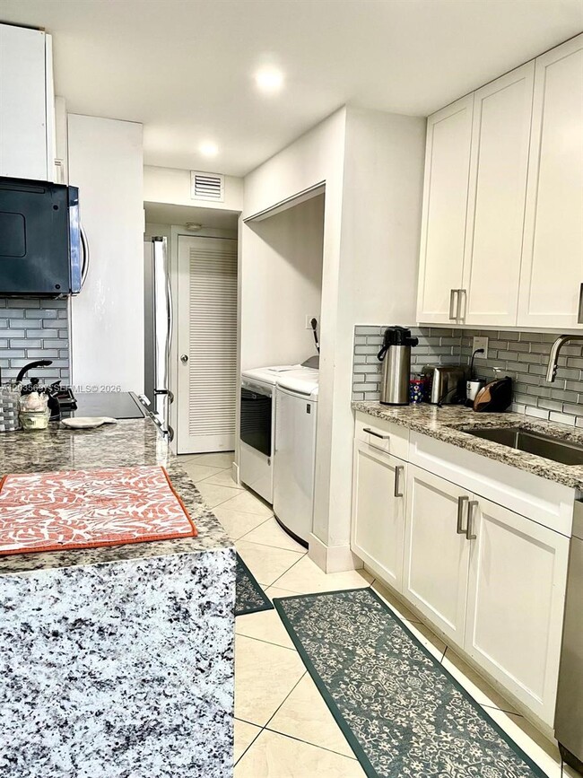 Photo - 3450 Blue Lake Dr Unidad 107
