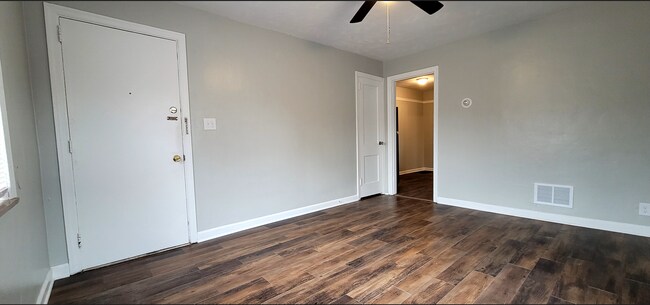 219-237 E Xenia Dr