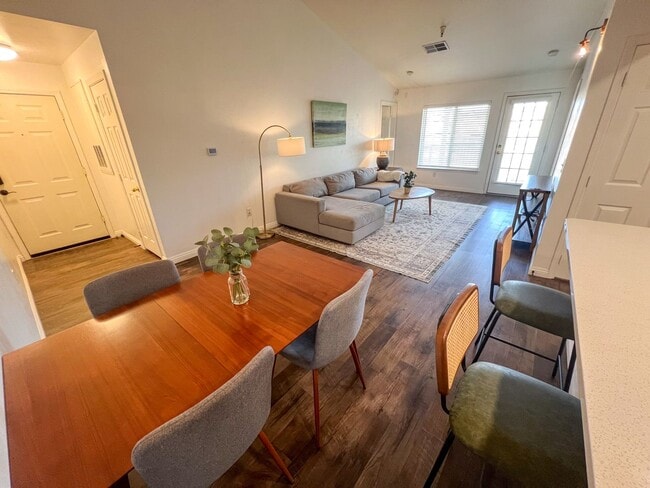 Photo - Fully Furnished Stunner Close to UNR!! Unit 133