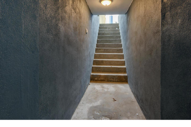 Photo - 1260 Penn St NE