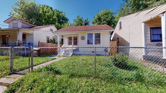 Building Photo - HOUSE FOR RENT