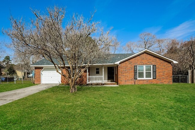 Beautiful Home with Vaulted Ceilings! - Beautiful Home with Vaulted Ceilings!