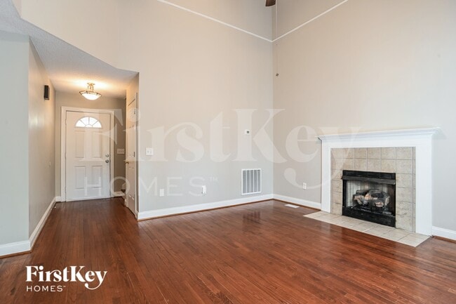 Photo - 811 Willow Ln