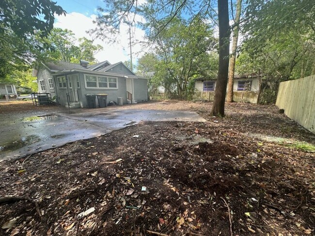 Photo - **Move in Ready** 3/2 Single Family home