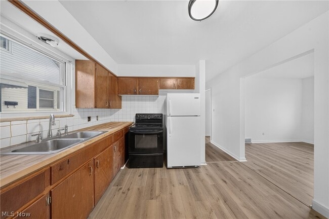 Photo - 1095 St Michaels Ave