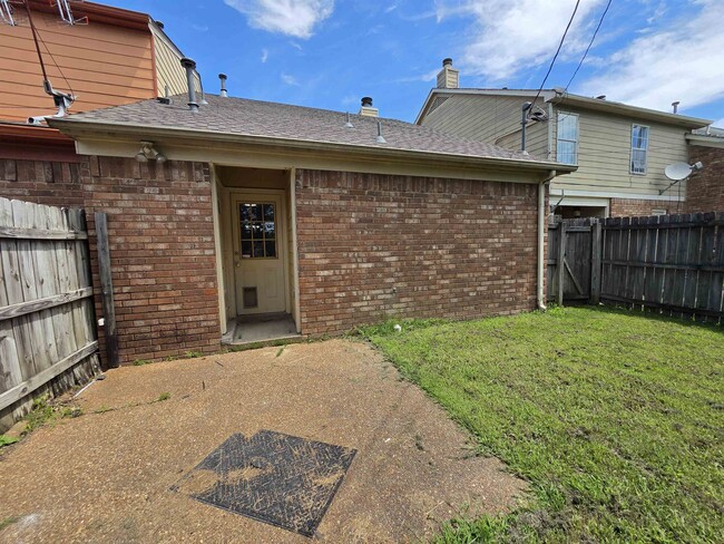 Photo - 7733 Shadowland Dr