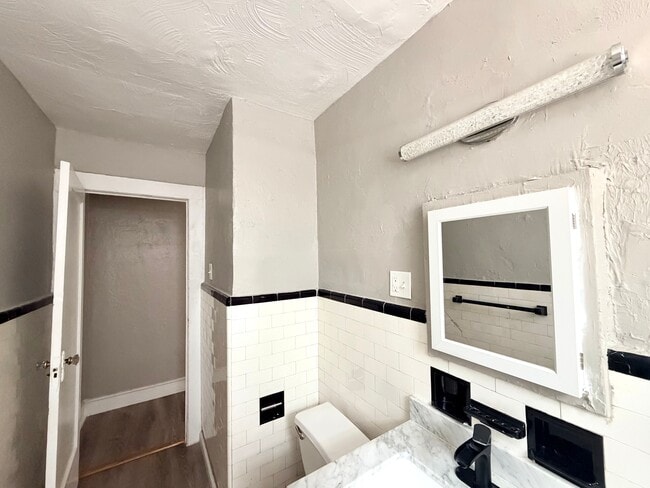 Photo - 17 Elwood Pl Unit 103