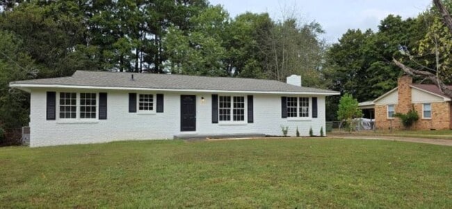 Building Photo - Large Family Home - Move In Ready!