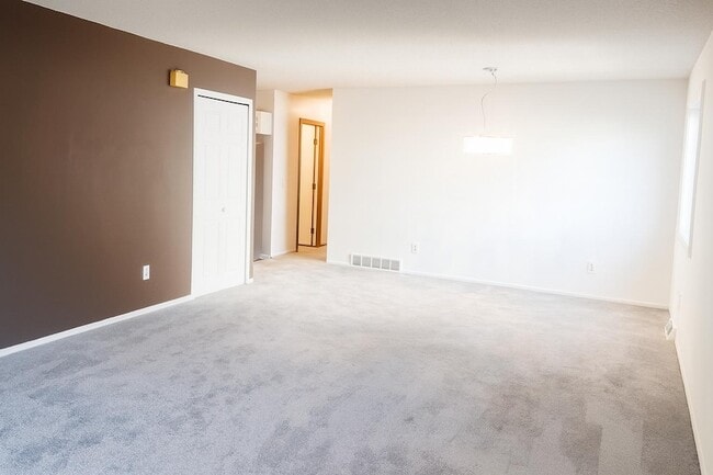 Photo - 9 Heights Rd NE