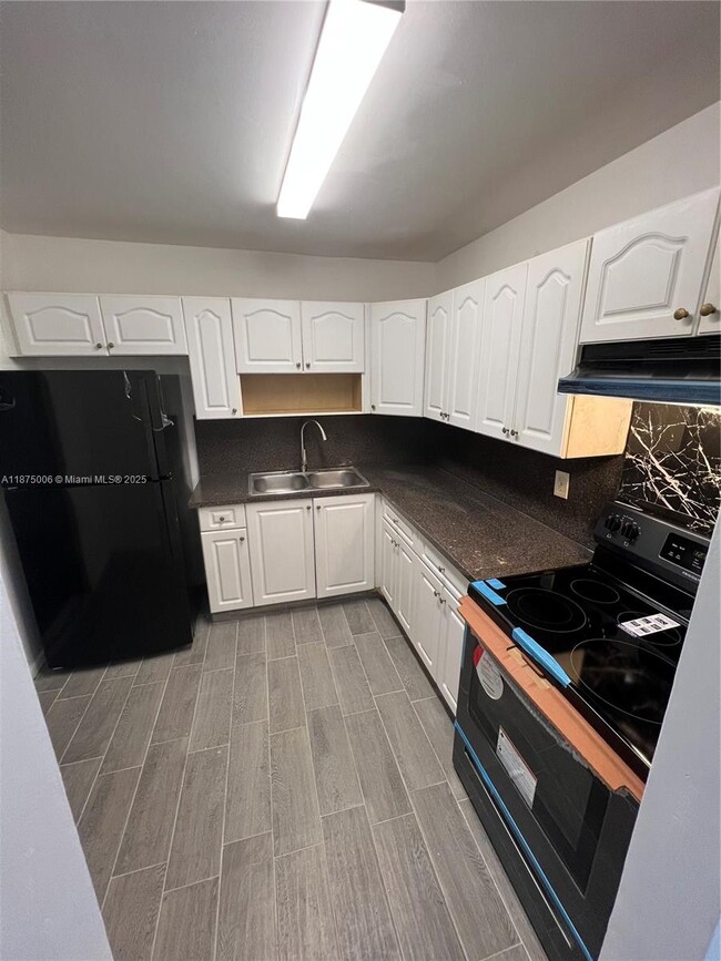 Building Photo - 15221 NE 6th Ave Unit A206