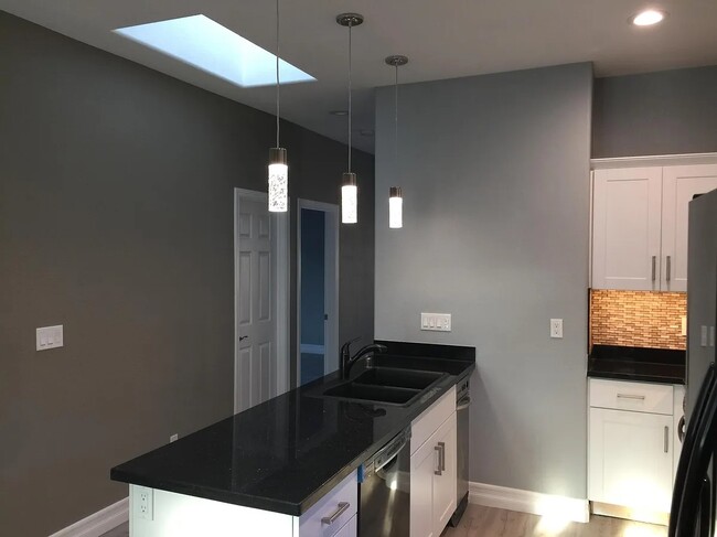 Photo - 1115 Clark St