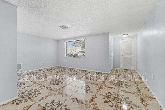 Photo - 9425 Palm Ave