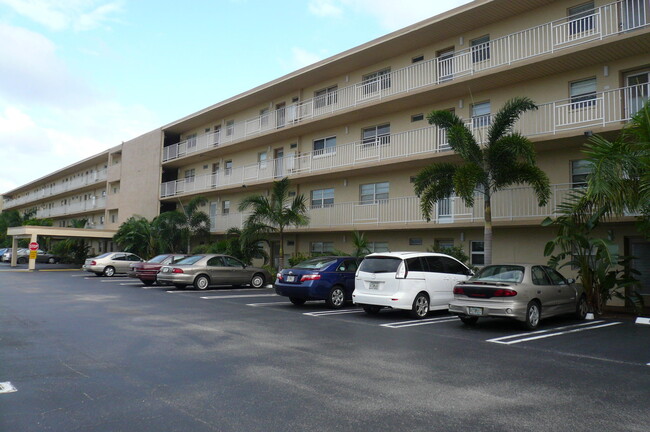 Building Photo - 330 NE 26th Ave Unit 212 Rental