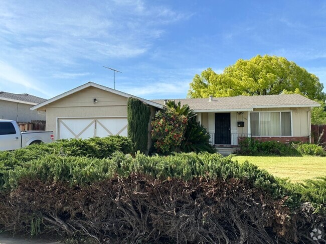 Building Photo - 1129 Mission Dr Rental