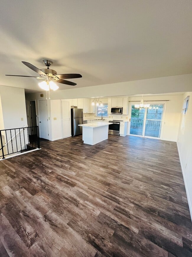 Building Photo - Beautifully Updated Duplex Rental