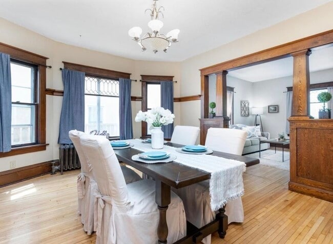 Photo - 2642 Emerson Ave N Unidad 2