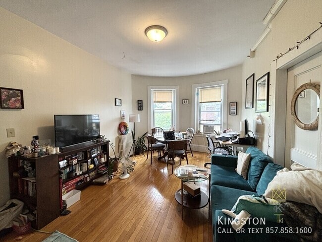 Building Photo - 1481 Beacon St Unit 43R