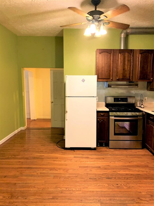 Photo - 569 10th St NW