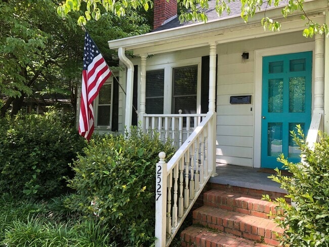 Building Photo - Charming Home in Haymount