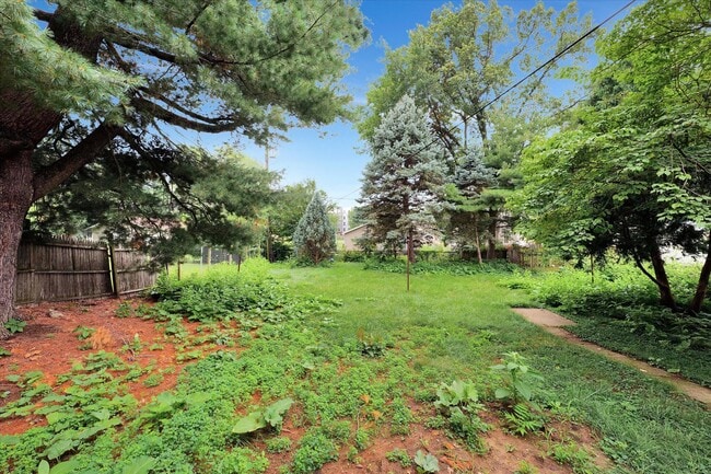 Photo - 1113 W Hill St