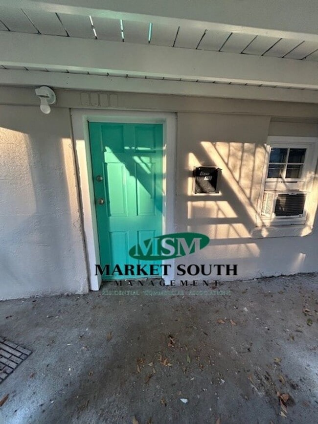 Building Photo - 31 E 404 Unit 404 1/2 E. 31st Street Rental