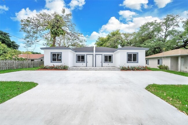 Photo - 2448 NW 42nd St Apartamento Unidad A