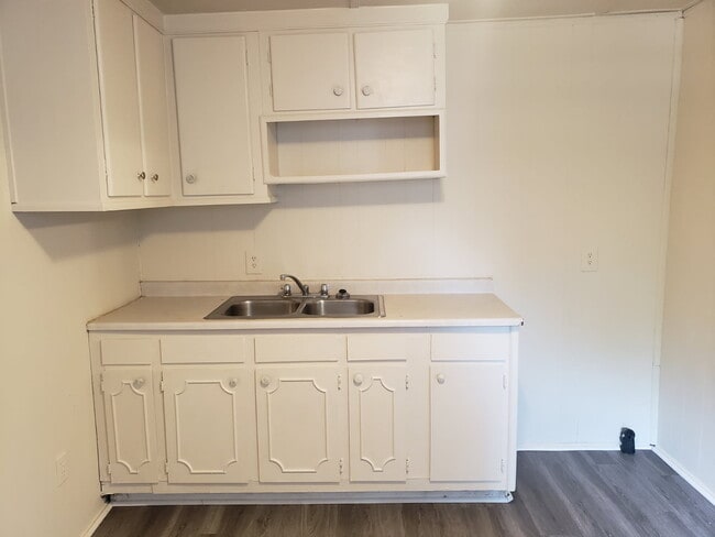 15 Trotter St Unit A