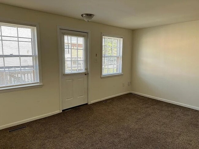 Photo - 329 Skyline Pl