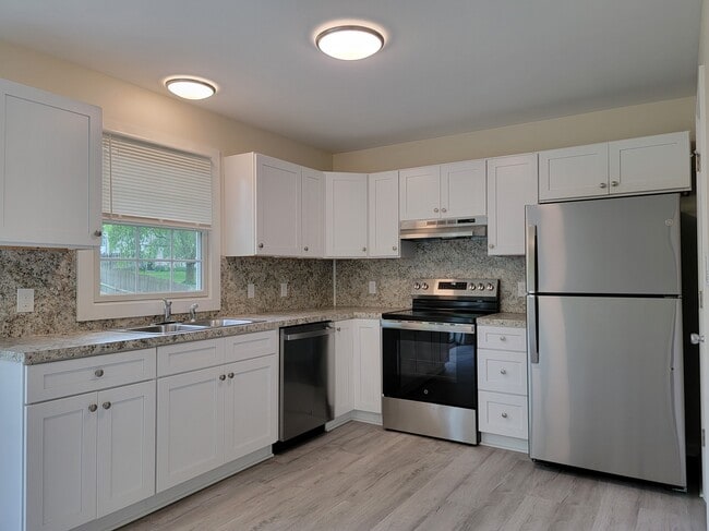 Photo - 32 Cranfield Ct