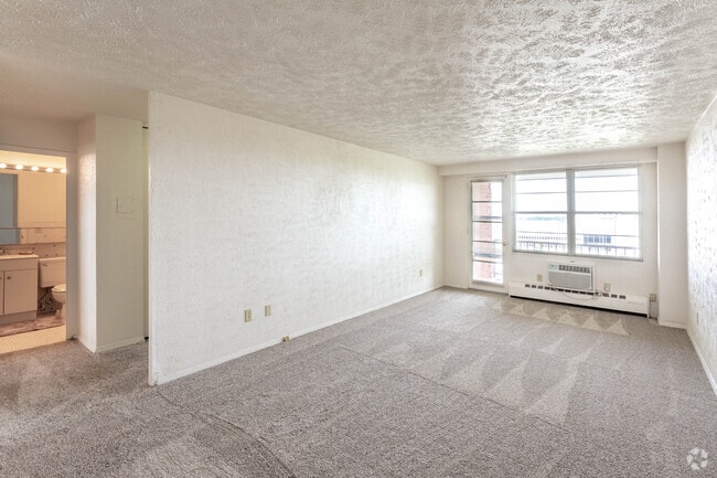 2 BR, 1 BA - 900 SF - Fountain Place Apartments