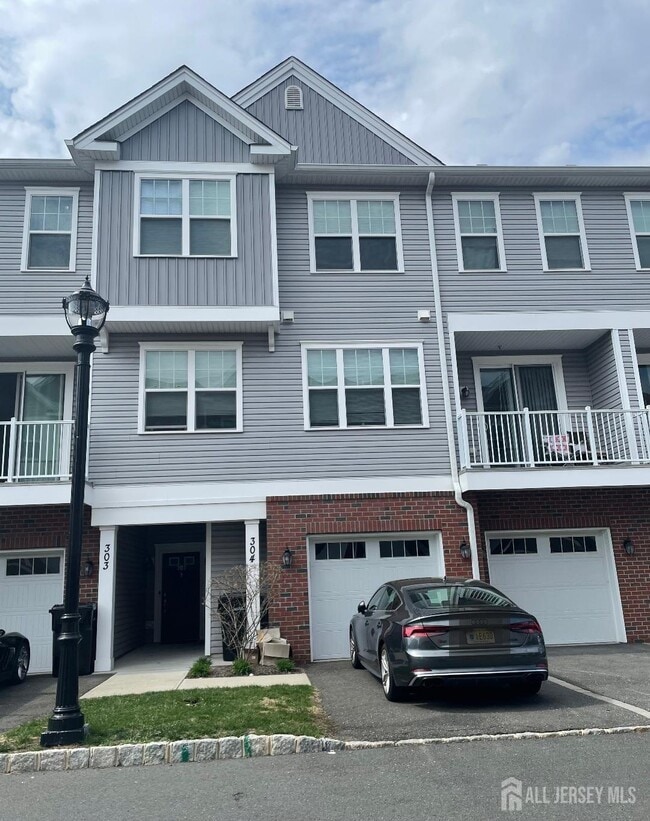 Building Photo - 304 Dickson Ct