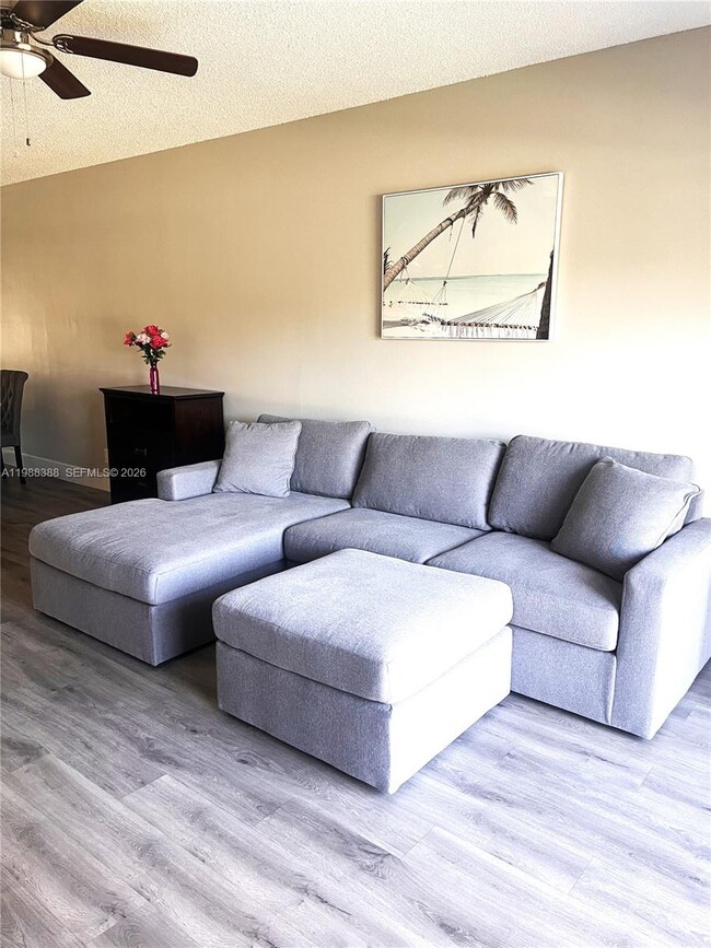 Photo - 400 N Riverside Dr Unit 214