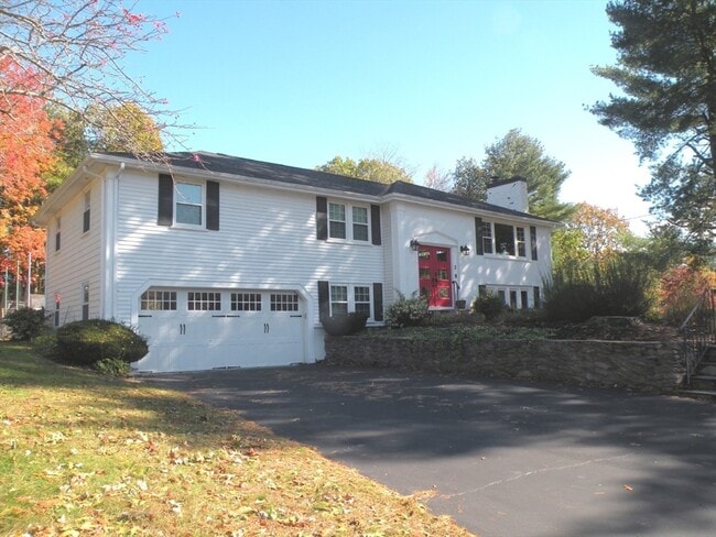 Building Photo - 2 Williams St