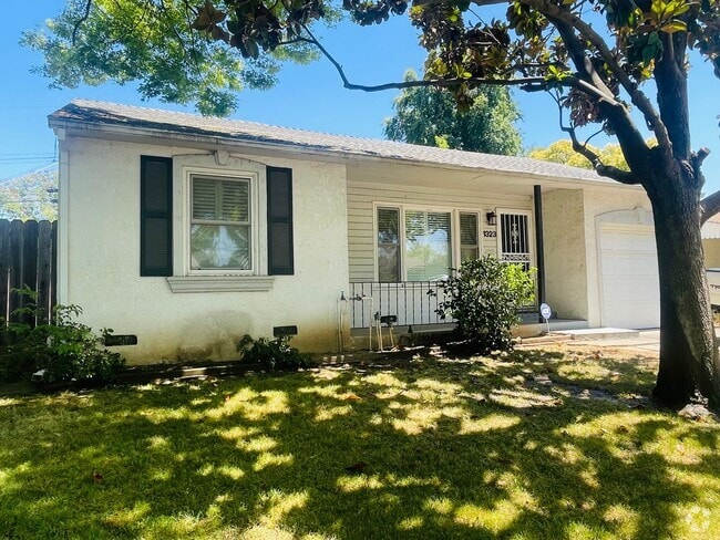 Building Photo - 1323 62nd St Rental