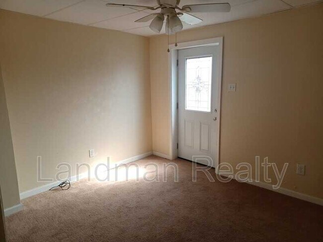 Photo - 616 Montclair St