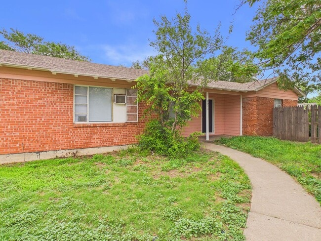 Building Photo - 2711 Duncan Dr