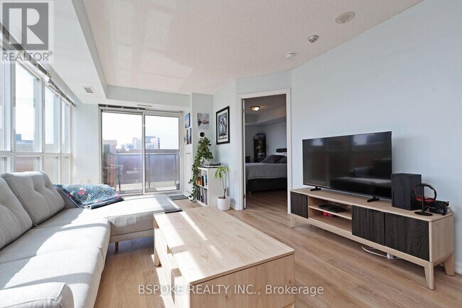 Photo - 125 Western Battery Rd Unité 610