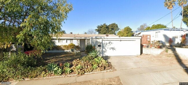 Building Photo - Spacious 3 bedroom 2 bathroom home in Birdland neighborhood.. Huge backyard!