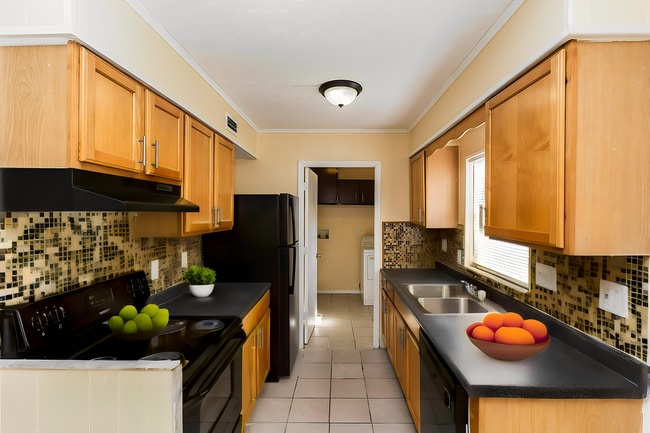 Photo - A beautiful and spacious 3 bedroom and 1 full  bathroom house in the heart of Kissimmee