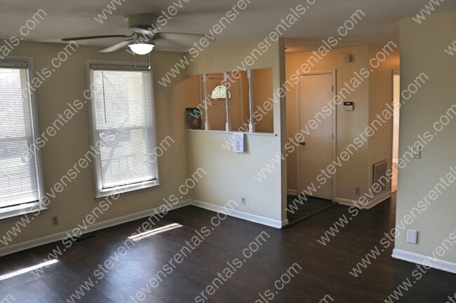 Photo - 3260 Niagara Dr