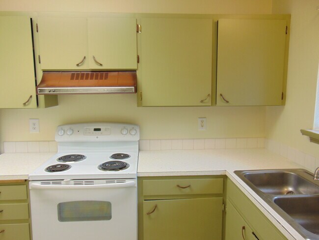 LOTS OF CABINETS - 511 Constitution Ave S Unit 511