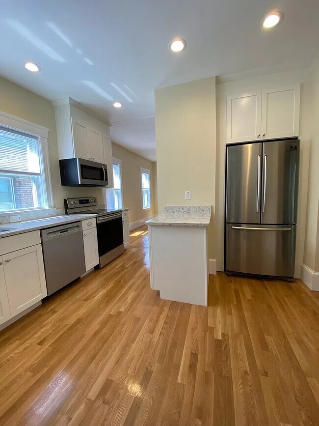 Building Photo - 303 Tappan St Unit 3 Rental