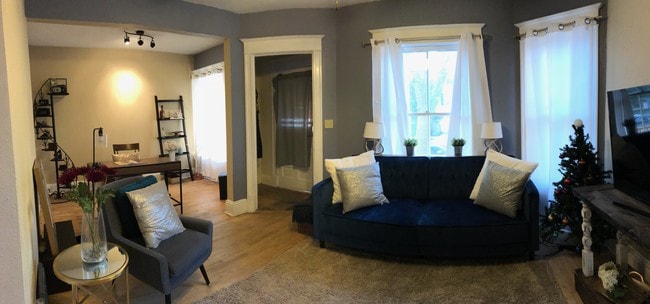 Living Room - 2119 E Bradford Ave Unit Lower