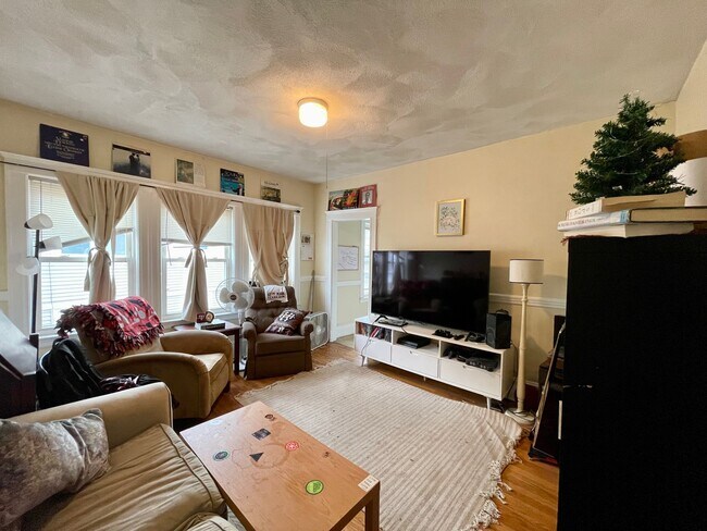 97 Kilsyth Rd Unit 3