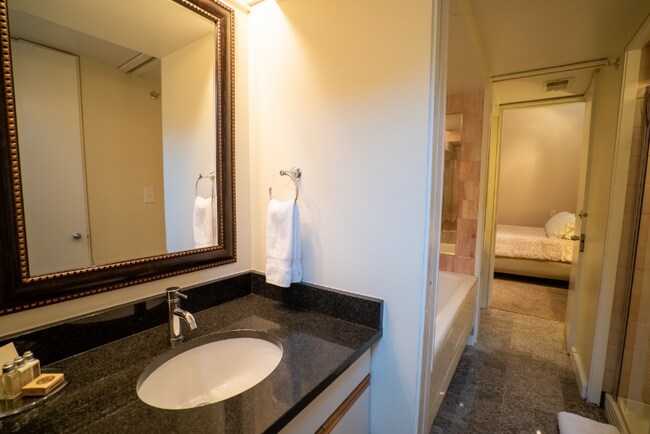 Photo - 830 W Altgeld St Unit #2