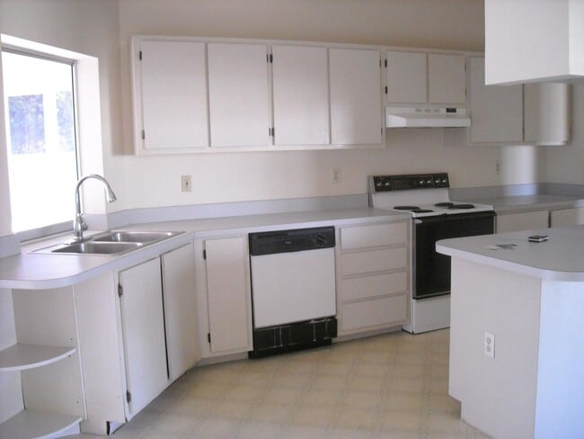 Building Photo - 1436 SE 33rd Terrace