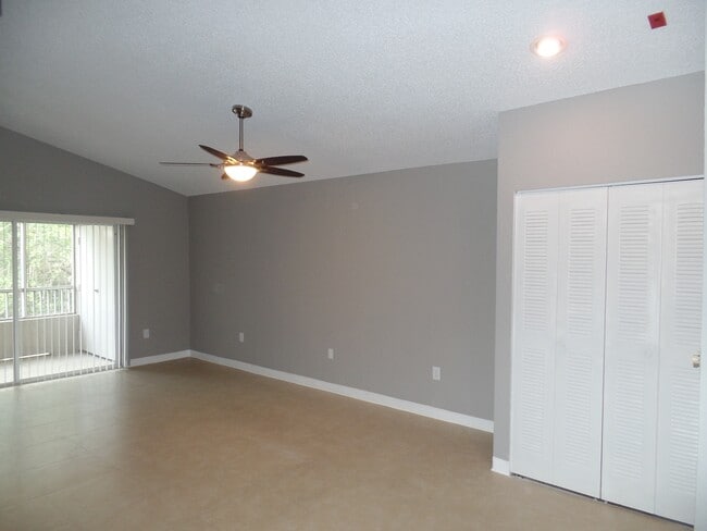 Building Photo - 2850 N Oakland Forest Dr Rental