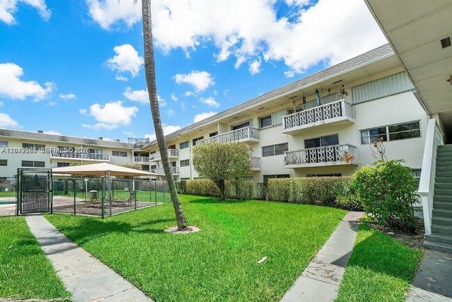 Building Photo - 4200 NW 3rd Ct Unit 224