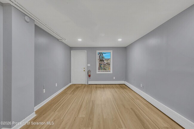 Photo - 1009 W Lackawanna Ave