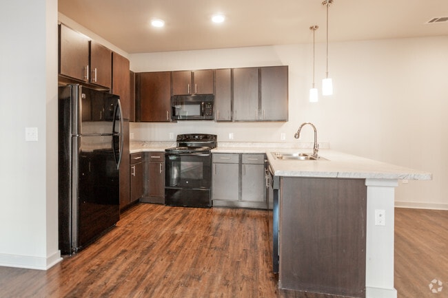 1BR, 1BA - 743 SF - Kitchen